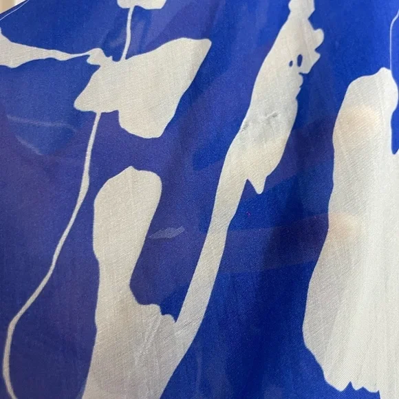 Italian blouse one size fits all the fabric has some in perfections - Picture 6 of 8